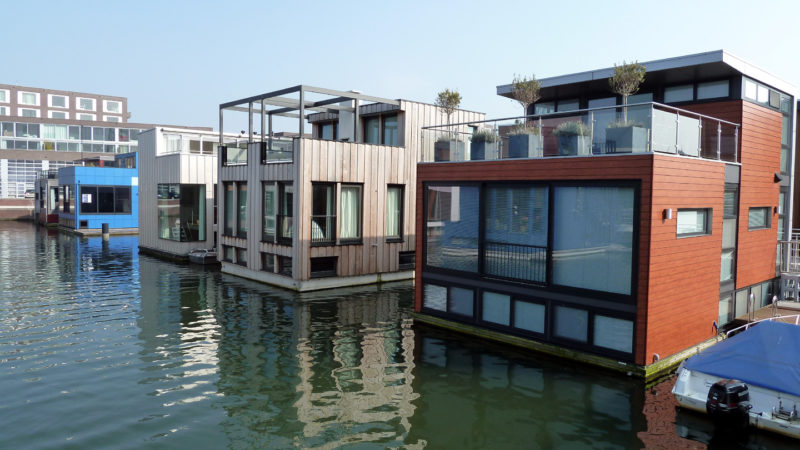 Casele plutitoare din IJburg (Amsterdam).